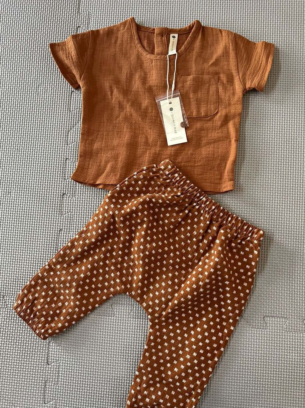 Quincy Mae Organic Muslin Pocket Tee and Harem Pant Set in Rust Dot